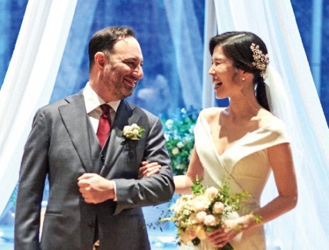 Photo from the wedding of Joshua Philip Ross ’97 and Jihyun Jo