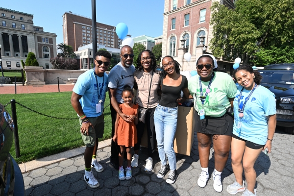 NSOP volunteers help Lion families unpack to move into dorms